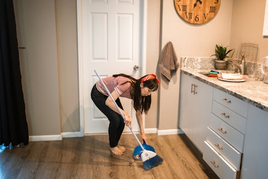 Kompletní Průvodce Údržbou Bazénu: Od Čištění po Technologie