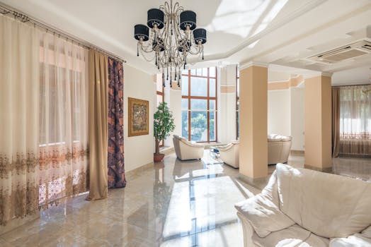 Jak vybrat obklady do obývacího pokoje: Trendy a tipy pro 2024